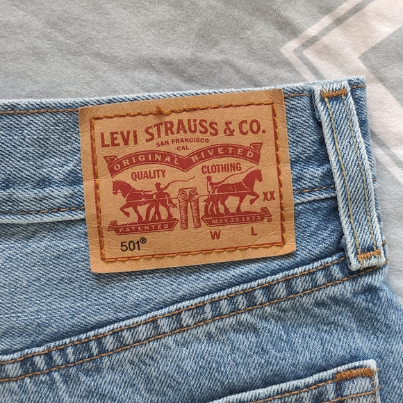 LEVI'S | 501 Original Denim Shorts Light Wash Cut Off, Blue, Womens Size 27 - Picture 6 of 10